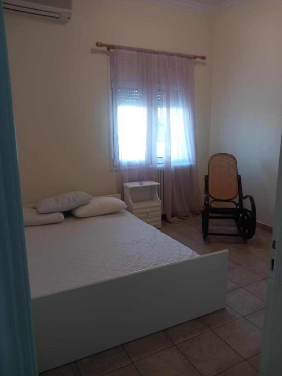Central Apartments Eretria Exterior photo