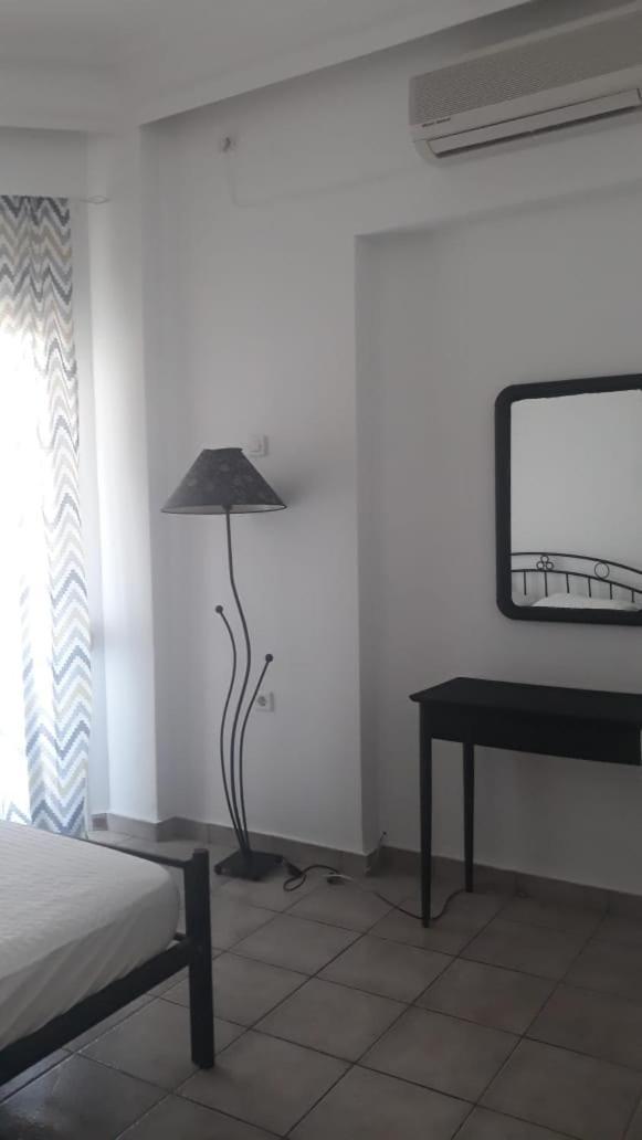 Central Apartments Eretria Exterior photo