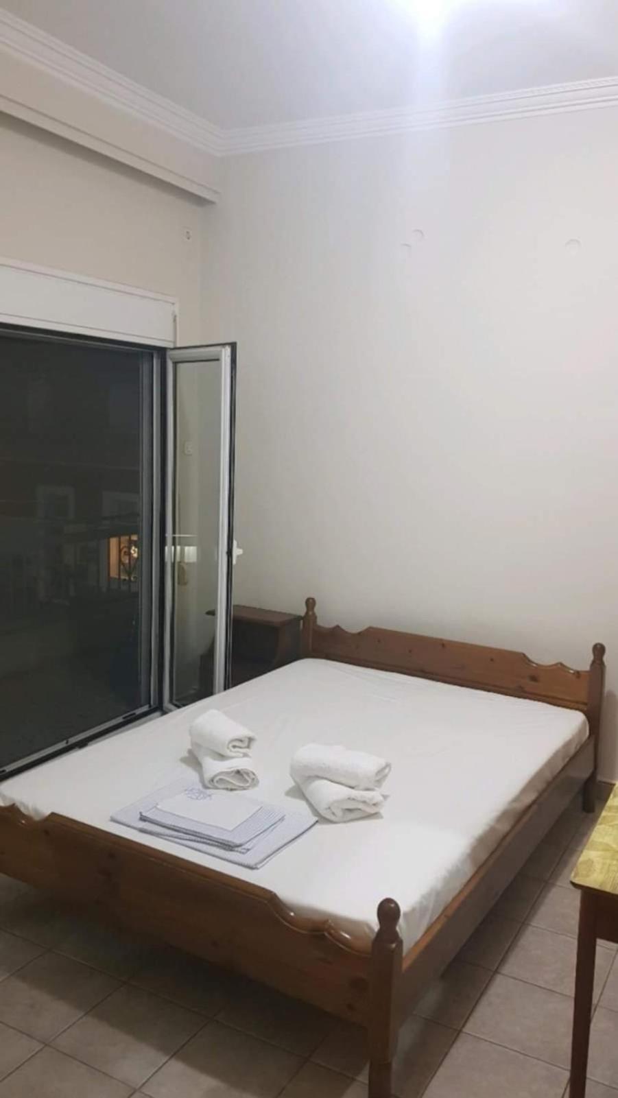 Central Apartments Eretria Exterior photo
